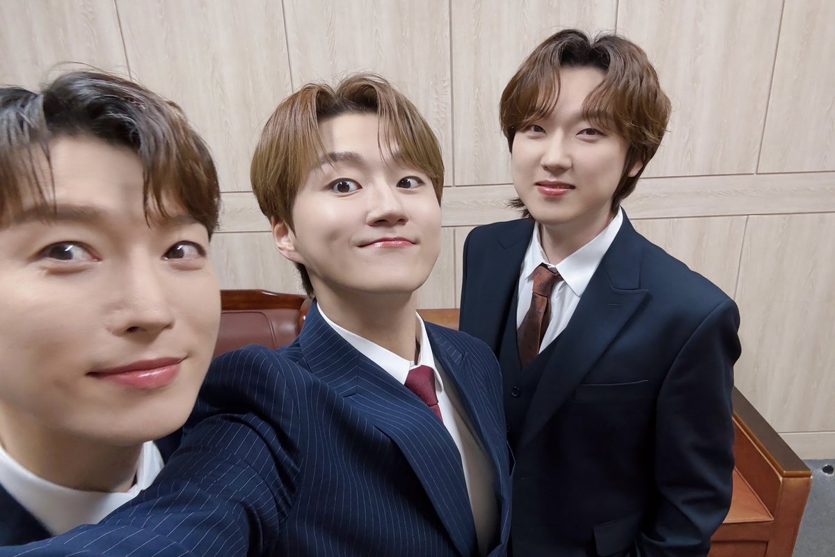 official_fore's tweet photo. [📸]

240327 불교 전국 합창제 종료

광주에서 ✨미모✨ 터트리고
🎼노래🎶 로 광주를 터트려버린 삼포레

다음엔 또 어디를 터트릴지... 내 무습다😎👍

#포레스텔라 #Forestella https://t.co/VtX9E9on2P