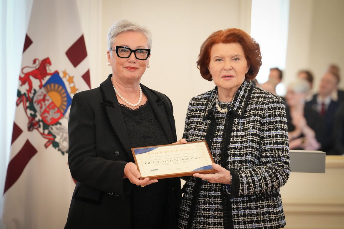 It was great to host ceremony of @LATO_LV NATO Award in the Riga Castle and to present it to the former President of Latvia Vaira Vīķe-Freiberga for her outstanding role during our accesion process to the Alliance. Thank you, Madam President, for your incredible work!