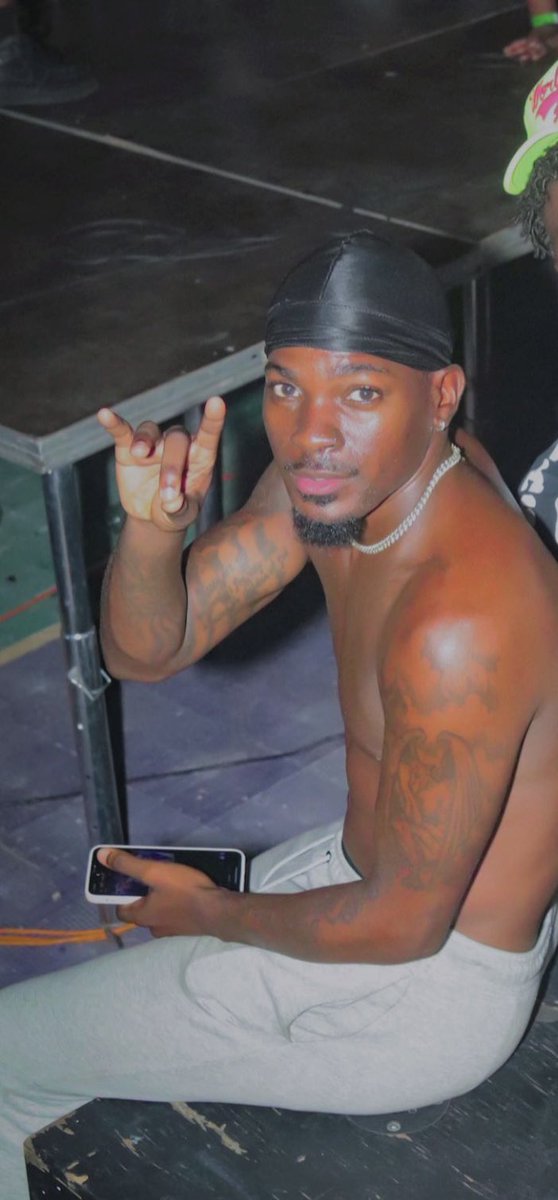 🦍😈 tweet media