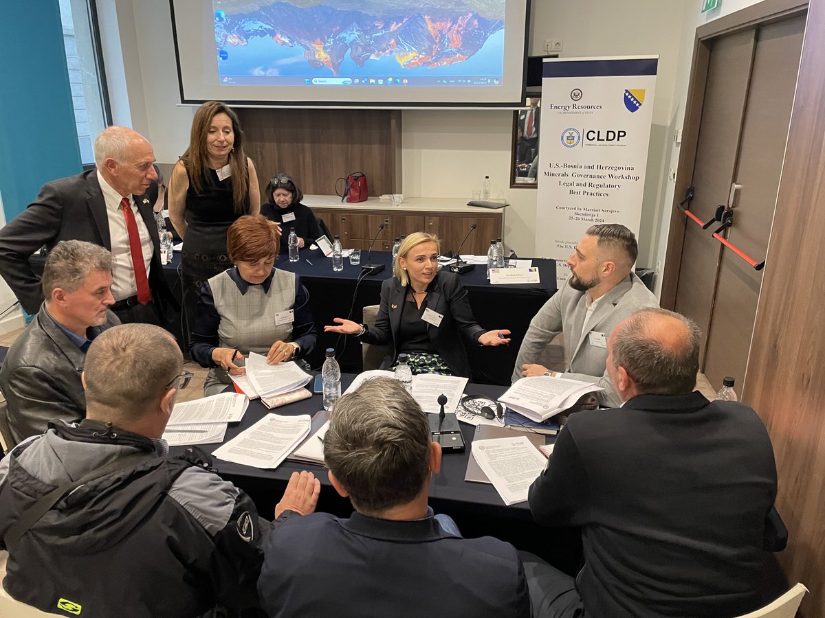 How do governments + partners promote responsible #mining that protects the environment + supports economic growth for all? #CLDP’s #EnergyTransition team w/ @USEmbassySJJ leads a workshop w/ #BiH #minerals stakeholders to address “social licenses” + other #ESG mining issues.
