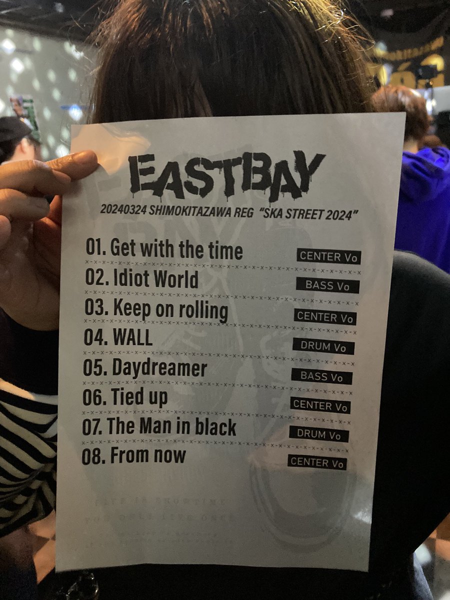 harihariton's tweet photo. EASTBAY チャーリー&amp;MITSUさんのラスト。去年6月に初めて見て、いつの間にかめっちゃ好きになってたな〜うるうる😭
そして、もちろん
LIVE前に会いに行ったよ。もう1年たっちゃうのか、、小さいビール置いて写真見ながらたくさんお話しして…
明日はあのTシャツ着て過ごそう。
#EASTBAY #RYOMA https://t.co/NMLuYohAZX