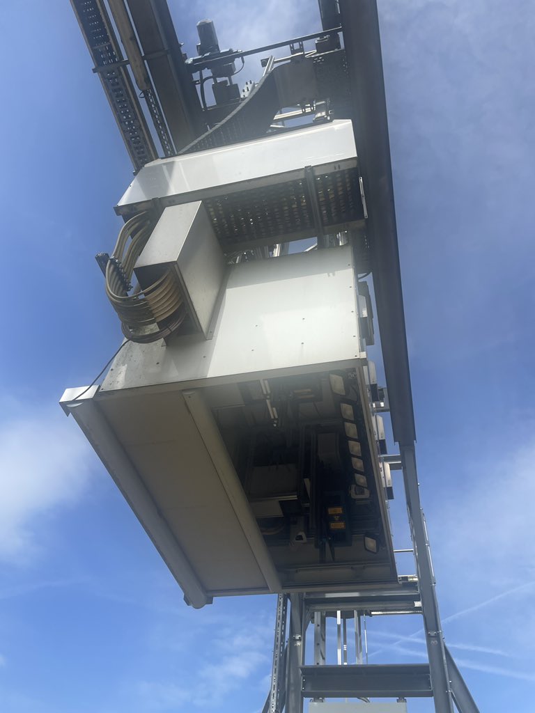malcolmacaulay's tweet photo. Fascinating look at the world’s first automated field phenotyping platform @Rothamsted during @MonogramUK #monogram24 meeting. Thanks for the tour @malcolmhawkesf2 https://t.co/yNi5eMP97v