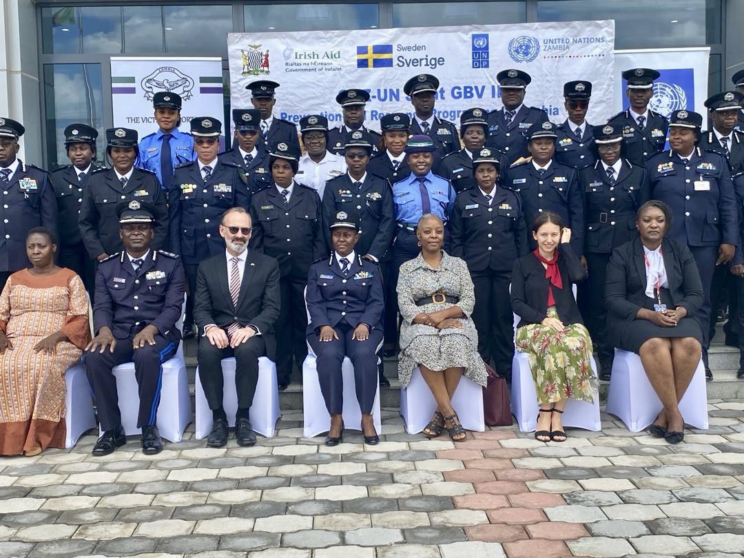 Proud that 🇸🇪 supported the first Training Manual on GBV for Zambia Police Service! A crucial step to fight GBV & promote #genderequality! 💪🏼👍🏼 Thank you Dep Inspector General Ms Alita Mbahwe for your leadership & @UNDPZambia & donors @IrelandinZambia🇮🇪@EUinZambia🇪🇺 @giz_gmbh🇩🇪