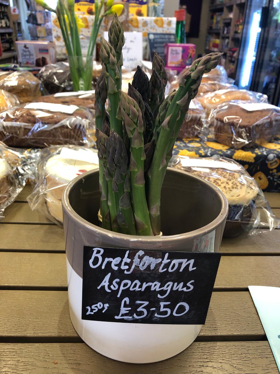 It may not be St George's Day and the start of the official British Asparagus Season yet, but we're delighted to announce that we have small quantities of Bretforton asparagus in the Shop now! Hurry, while stocks last!

#britishasparagus