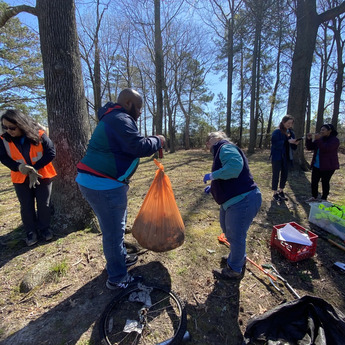 Our PRA Group volunteers spent the morning with @VirginiaMOCA, where they collected over 400 pounds of litter from Virginia MOCA's grounds and the nearby marsh. Read more about the volunteers' experience here: pragroup.com/2024/03/virgin… #GlobalReach #LocalTouch #PRAImpact