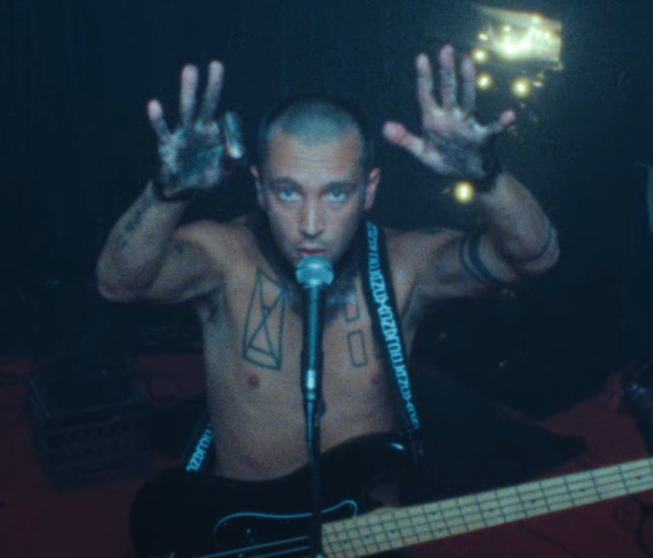 blurrywallows's tweet photo. ladies and gentlemen, twenty one pilots https://t.co/1siUSTqYWE