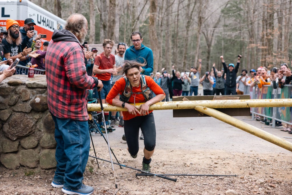 Breaking barriers in #ultrarunning! #JasminParis makes history as the first woman to complete the grueling #BarkleyMarathons, alongside five other finishers and a record-setting fourth finish by another runner. medilink.us/bta5 #TrailRunning