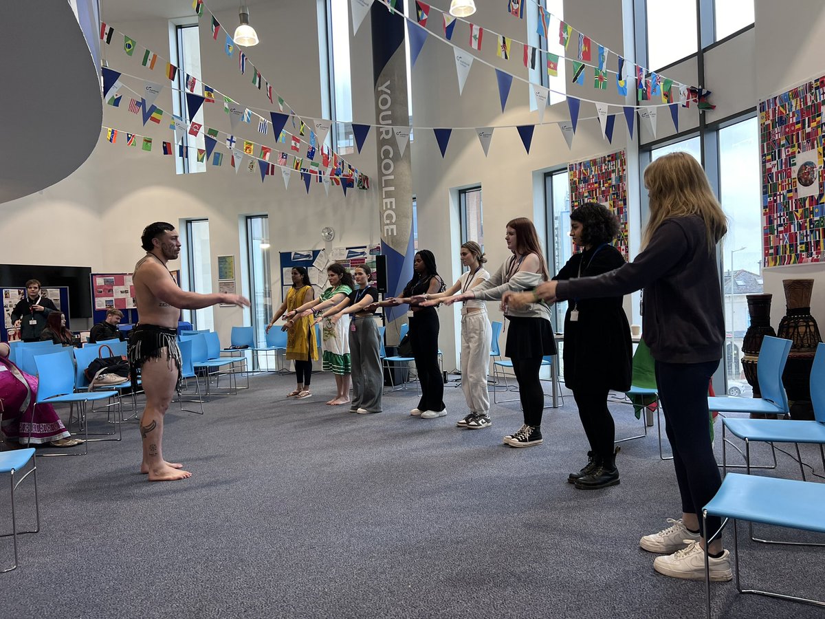 Students are learning the Haka at our celebration of culture day 💪🏼