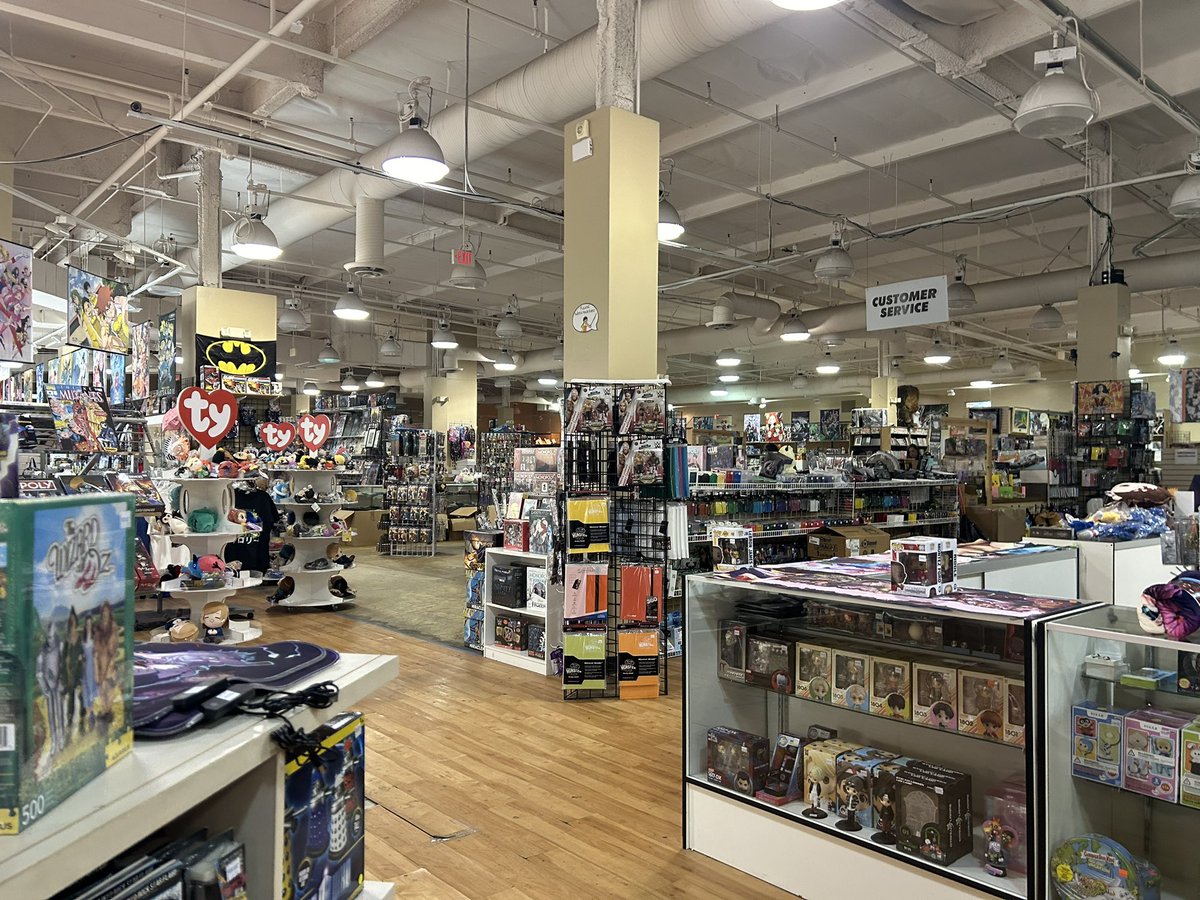 inklusioncomics's tweet photo. Making my way up the coast to @wondercon and had to stop at @ComicsNStuff!! This is the biggest comic book store I’ve ever seen - definitely recommend! #comics #comicsnstuff #comicbooks https://t.co/Gp7pXNbGwJ