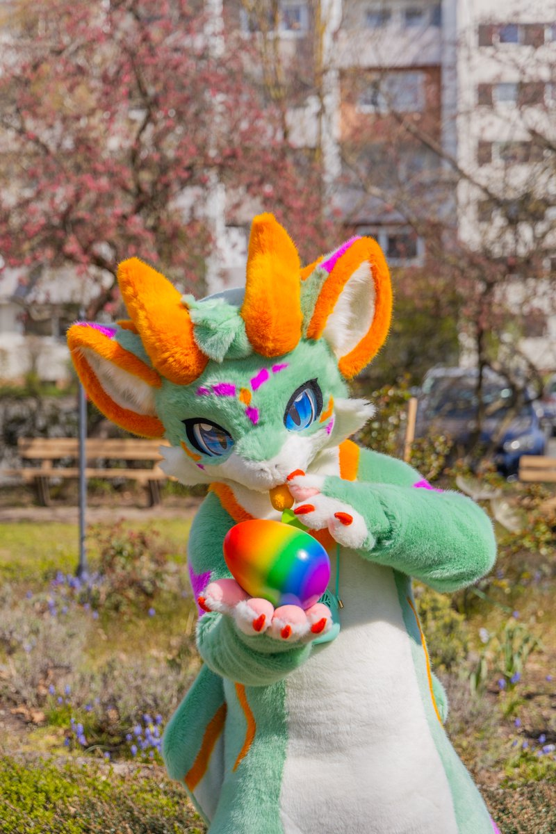 Where did this egg come from? 🤔 Happy #easter2024 📷: @Malcompard #Fursuit #RyukiCarrotDragon