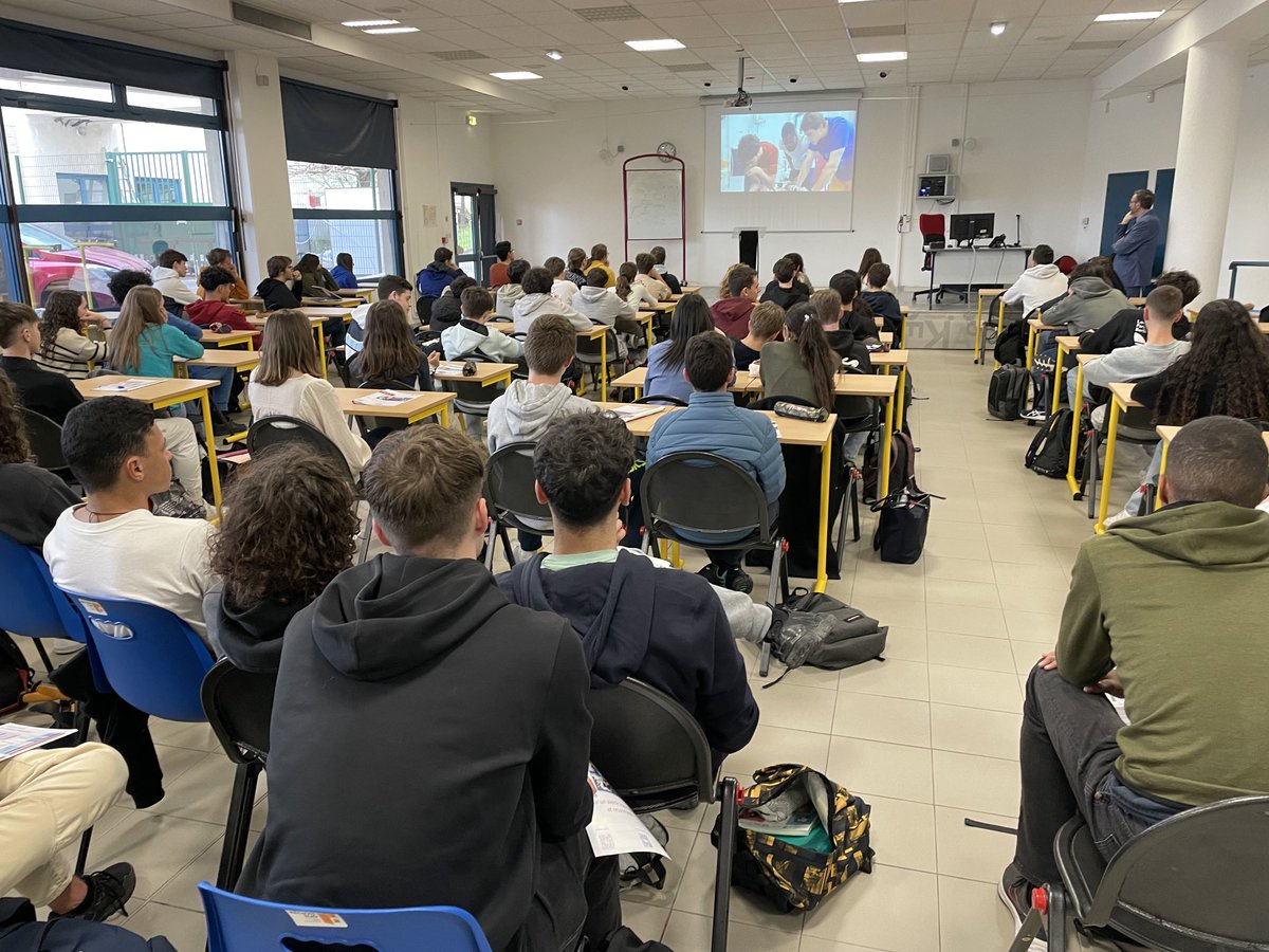 Dans le cadre de la semaine de l’orientation ⁦⁦@LycTocqueville⁩ à Grasse près de 80 élèves de seconde et première étaient réunis pour une conférence sur les métiers d’ingénieurs #PMIS