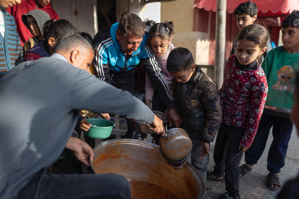 WCKitchen's tweet image. WCK has established a network of over 60 Palestinian-led kitchens across southern and central Gaza to support displaced people. Today in Rafah, children picked up bean and beef stew at one of our community kitchens to take back to their families for iftar.
#ChefsForThePeople