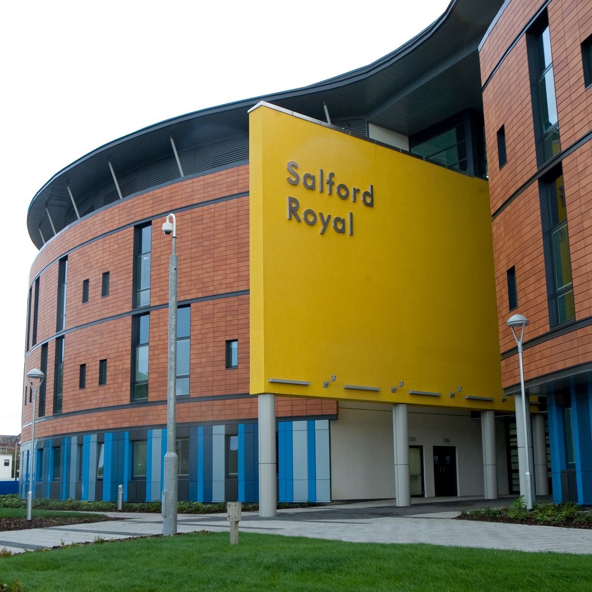 🏥 We're looking for passionate and skilled #nurses to provide exceptional care to patients attending A&amp;E at Salford Royal.

This role provides opportunities for nurses with post-reg experience to join a dynamic and committed emergency medicine team.

careers.northerncarealliance.nhs.uk/jobs/#!/job/UK…