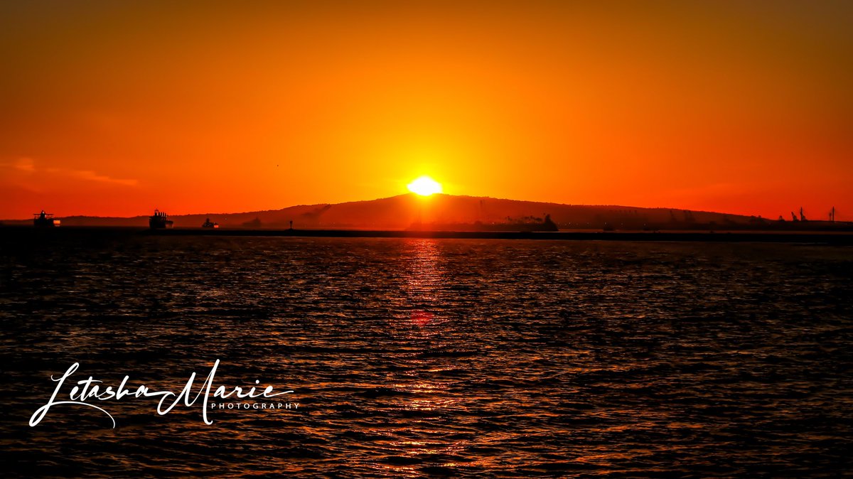 “Sunsets are proof that no matter what happens, every day can end beautifully.” – Kristen Butler 🧡 #sunset #sealbeach