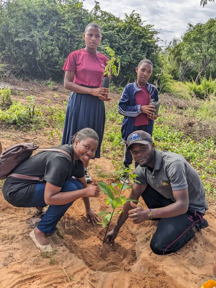 On March 23, 2024, KITUJA Organization, in collaboration with SISITANZANIA and Agree Youth Forum, planted trees at Kilimani Primary School as part of supporting the special efforts made by the Government in environmental conservation through tree planting to make Dodoma green.