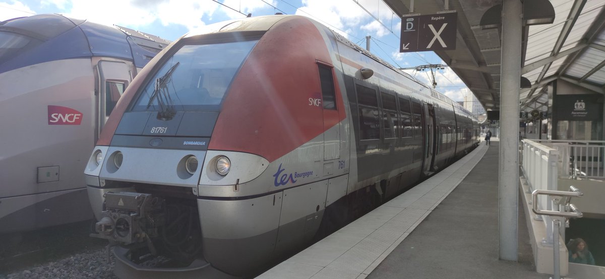 Hello Twitt'X

Après 2 semaines d'étude de ligne, me voici réalisant mon 1er train <a href="/TER_BFC_Trafic/">TRAIN Mobigo par SNCF Voyageurs</a> à destination de Chalon sur Saône. Train 891507, départ 15h50.

Bonne journée ensoleillé à tous ! 

#SNCF #JyvaisenTER #TERBFC