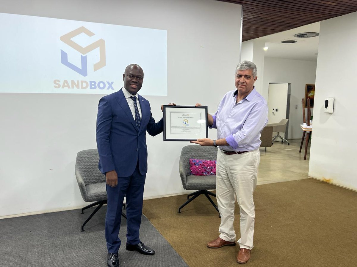 FintechMz's tweet photo. No último dia do Mozambique Fintech Week '24, após os brilhantes pitches dos 4 vencedores da 3ª Edição do Innovation Awards, o Sandbox Regulatório do Banco de Moçambique foi reconhecido pela Associação das Fintechs de Moçambique, por impulsionar a inovação financeira e criar... https://t.co/mKE7PPAcrV