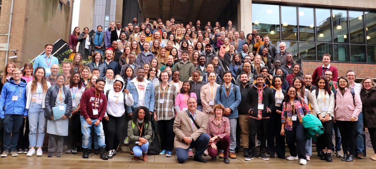 Thank you to all our delegates and volunteers for coming out into the rain to take the all important group picture 📸! What a smiley bunch! 😁