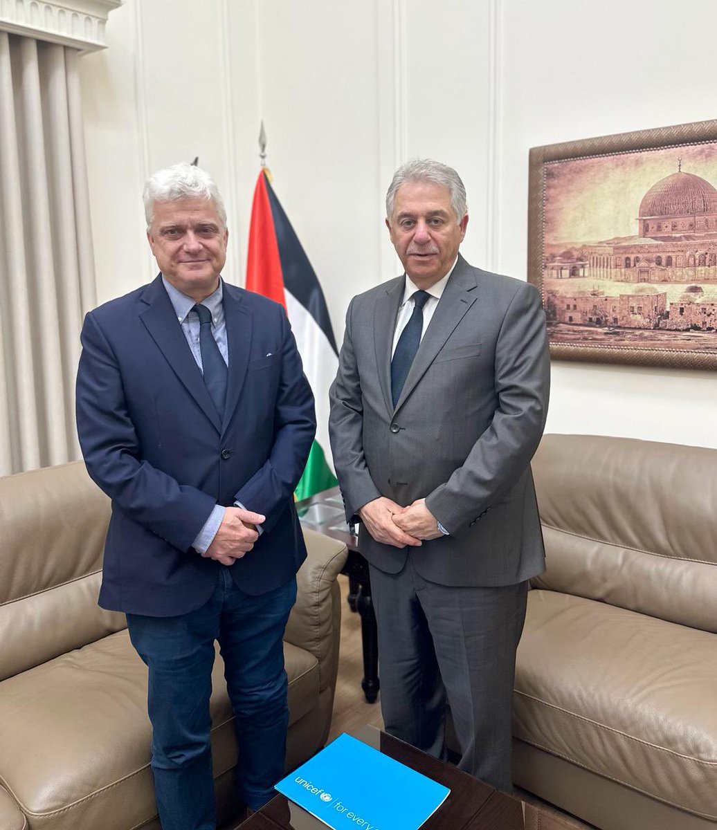 اللقاء اليوم مع ممثل منظمة اليونيسف في لبنان السيّد ادوارد بيجيبدر الذي أكّد على التنسيق مع سفارة دولة فلسطين في تطبيق وانجاز برامج اليونيسف في المخيمات الفلسطينية في لبنان