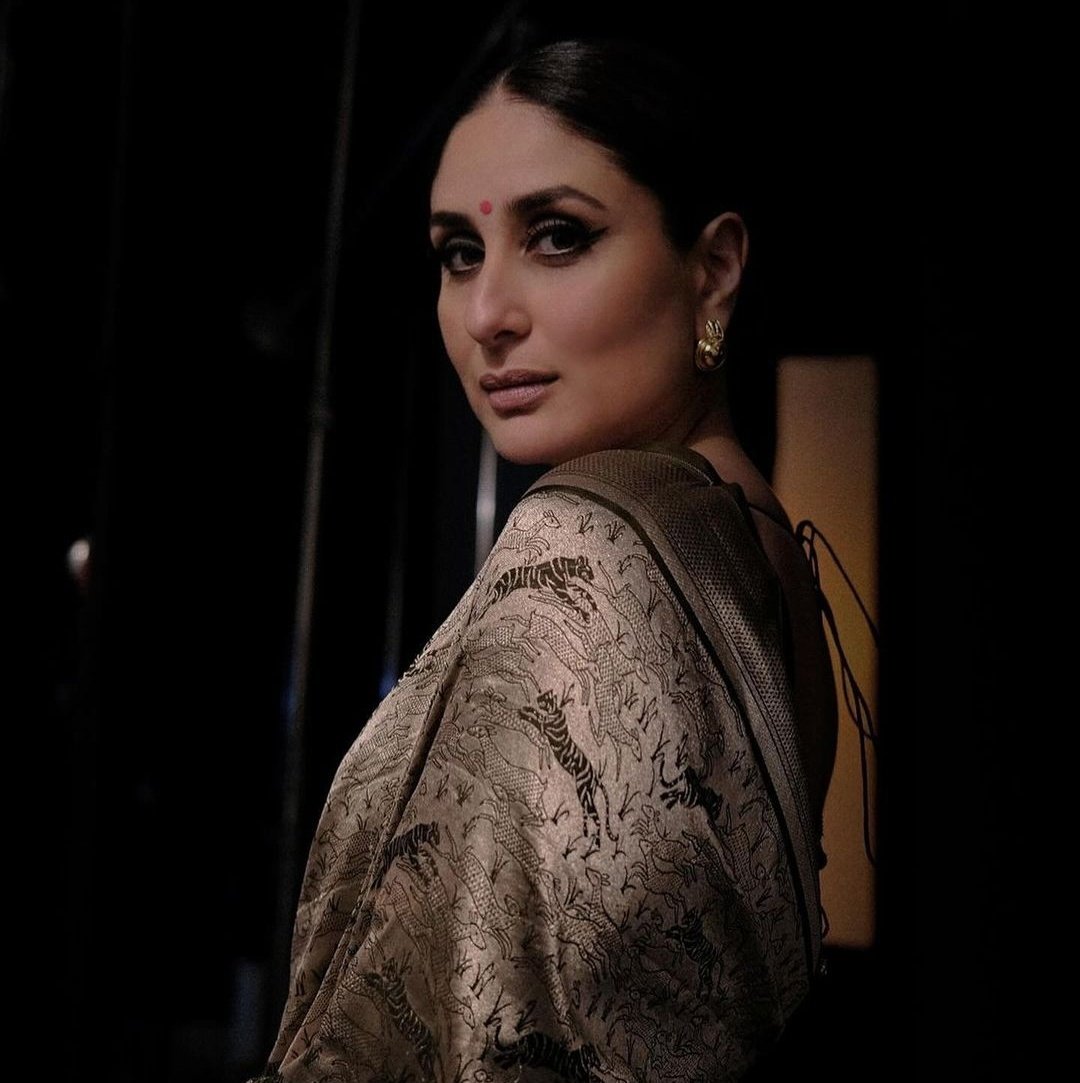 SheethalS5's tweet photo. Kareena Kapoor with bindi ✨ https://t.co/3N2ZeiOiV7