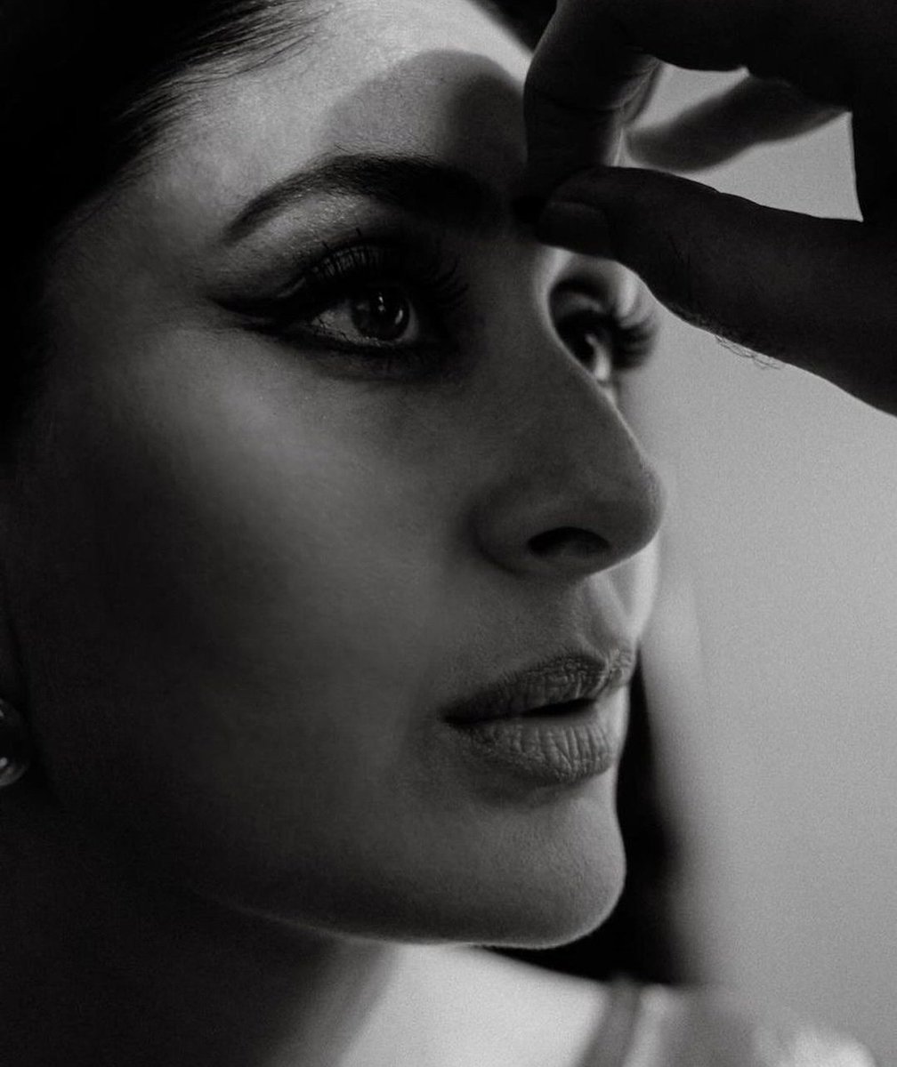 SheethalS5's tweet photo. Kareena Kapoor with bindi ✨ https://t.co/3N2ZeiOiV7