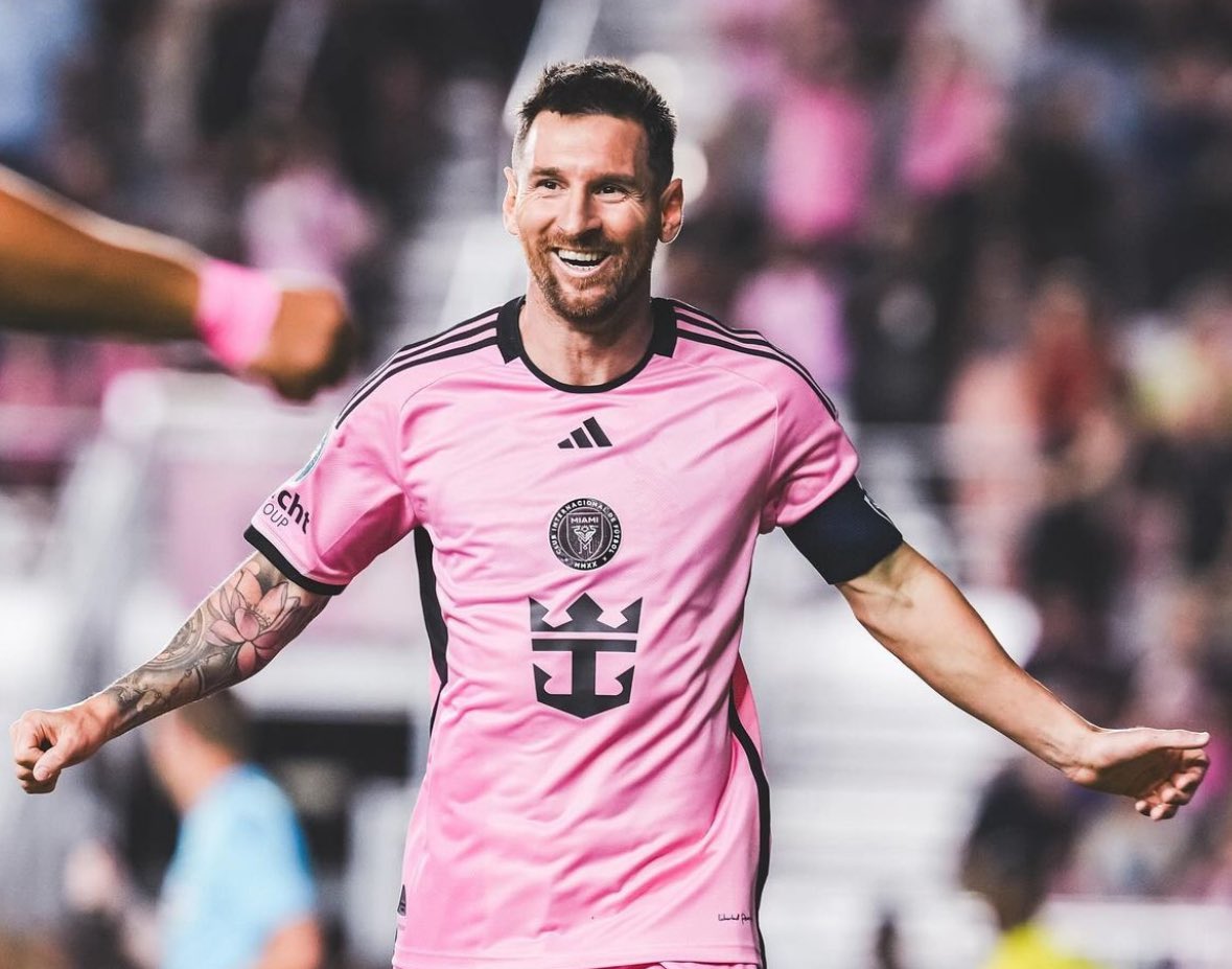 🇦🇷 Leo Messi on retirement: “I know that as soon as I believe that I can no longer perform, or no longer enjoy the game, or not able to help my team-mates, then I will stop”.

“For my retirement, it will not matter what age I am. If I feel good, I will keep playing”.