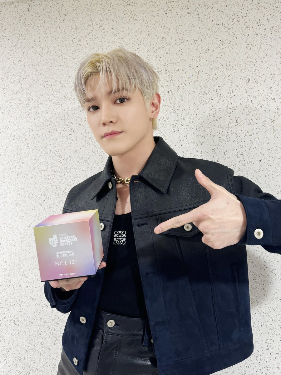 우리칠 상 받았습니다 ! 유니티 공연할 때가 어제 같아요 여러분들의 함성은 평생 못 잊을 거예요 우리칠은 또 돌아옵니다 ! 기다려주실 거죠 ? 멤버들도 정말 여러분들 앞에 서는 무대 너무너무 사랑해요 제 눈에 봐도 너무 행복해하잖아요 우리 ! 모두가 또 무대에서 재밌게 노는 그날까지 다들