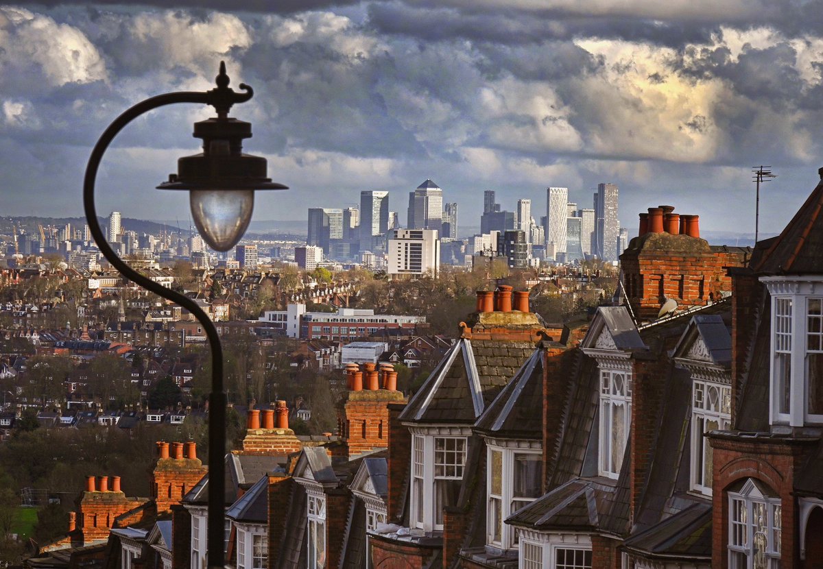 From the top deck of my 134 #London bus this evening as it slowed through Muswell Hill