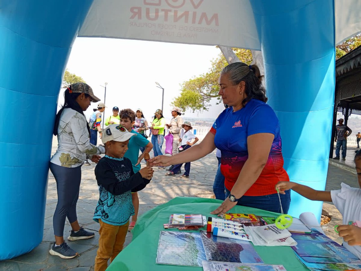 InaturBolivar's tweet photo. #27Marzo || Así fue nuestro primer día en el Punto de Información Turística del Mirador Angostura, en Ciudad Bolívar.
@NicolasMaduro
@delcyrodriguezv
@AliErnesto32
@inaturvzla
@Minturvzla
@luchaalmada
#Turismo #Inatur #Mintur #Bolívar #VenezuelaAbiertaAlFuturo https://t.co/Pf1JDgw0gD