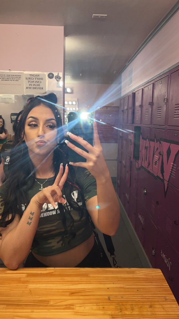 LakynMarie's tweet photo. 💚💚 https://t.co/yLvjUap770