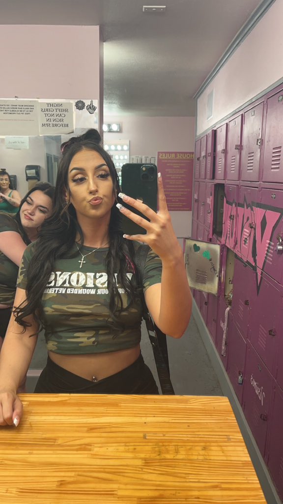 LakynMarie's tweet photo. 💚💚 https://t.co/yLvjUap770
