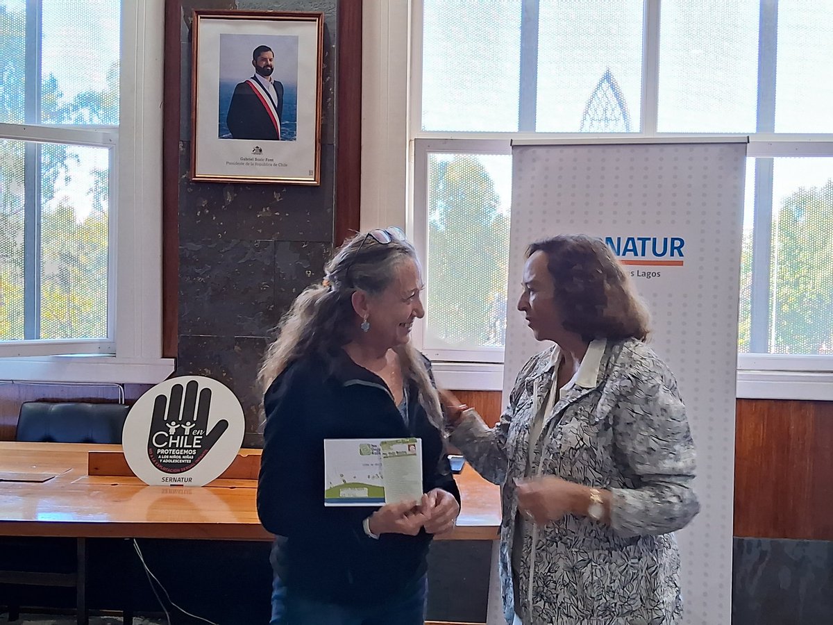 SernaturLagos's tweet photo. #AHORA la titular d @subturismo
Verónica Pardo, junto a @DPPOsorno
ClaudiaPailalef y @SeremieconomiaX entregan #SelloS,certificación #ESCNNA y #NoDejeRastro d @Sernatur a beneficiari@s del programa "Fortalecimiento y Recuperación del Turismo" del @GoreLosLagos  y @core_los_lagos https://t.co/DMiZtwQ7sg