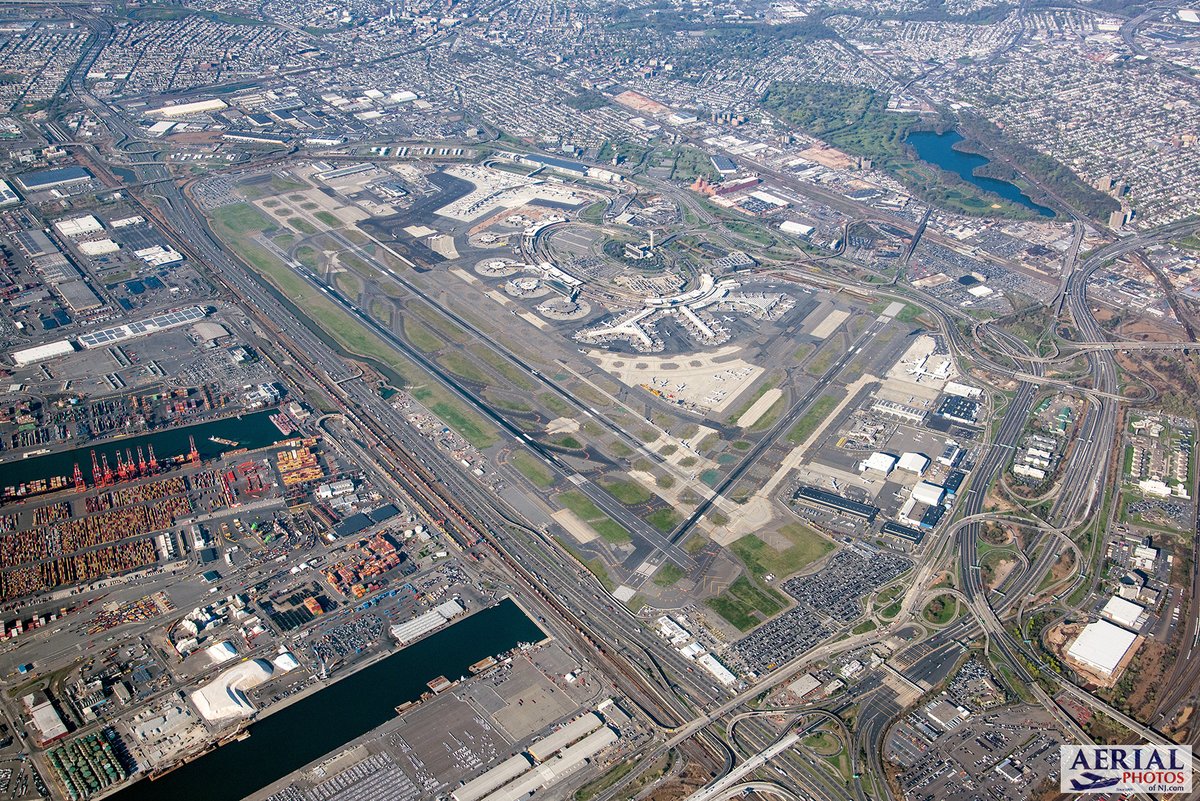AerialsNJ's tweet photo. High altitude aerial photo of Newark Liberty International Airport. 

One of the views that our client wanted was to show how close his new warehouse is to the airport.

Aerial Photos of NJ - helping CRE Brokers sell their listings since 1999 https://t.co/Jnl3TOn5kS