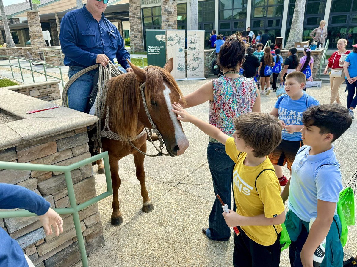 Neumis_Jackson's tweet photo. The 4th grade AgVenture field trip was amazing! The students made butter, planted vegetable seeds, made orange juice, pet a dairy cow, met a real cowboy, saw a bee hive and tasted Florida honey! @collierschools @VineyardsVipers @UF_IFAS https://t.co/iSHPVc7LAV