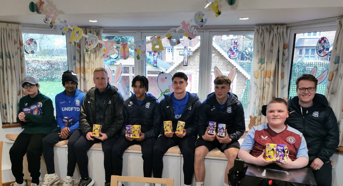 TimSmit50057774's tweet photo. Today, it was an absolute pleasure to be invited back to Acorns Hospice in Selly Oak to visit the young people and their families. We delivered Easter Eggs and supported the Easter Egg Hunt and played FIFA. Julie and the staff do an amazing job 👏👏👏👍👍💙💙⚽⚽Thank you 😊 https://t.co/Hgp76bG4sJ