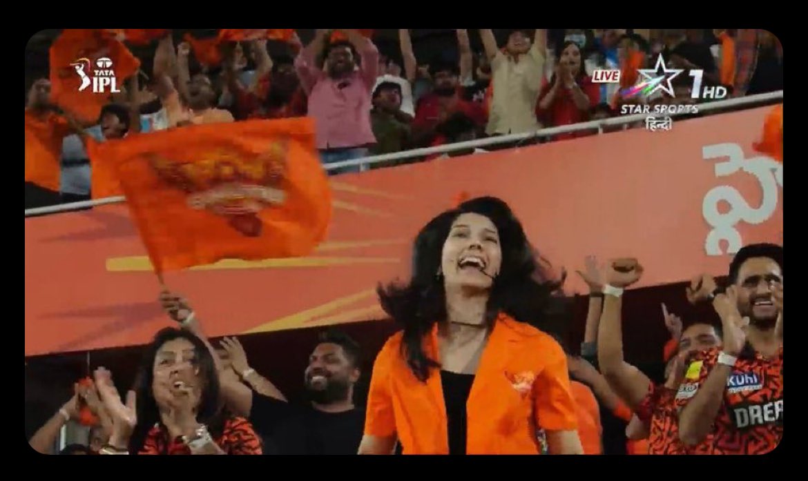 RachaUdith's tweet photo. Kaviya papa happy
Nenu happy 🙂‍↔️
#SRHvMI 
@SunRisers https://t.co/sfGfdq8lap