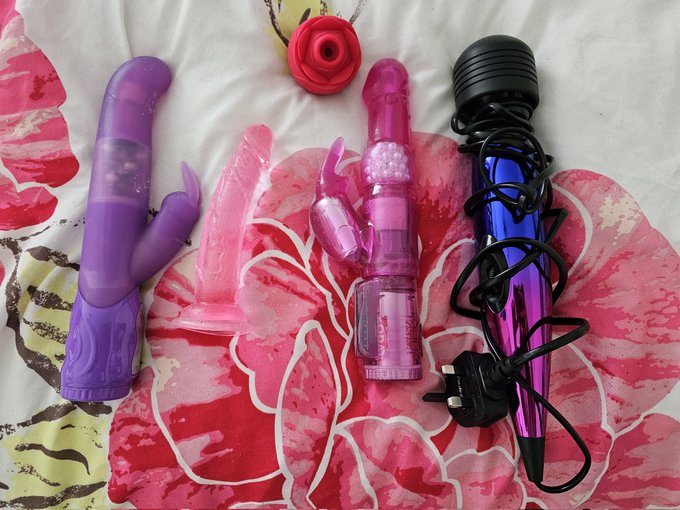 What do you want to watch me use   Selling content ♡ buying content ♡ https://t.co/Y1Jaj2Ad8Z<a href="/tag/hammers"class="tags"><span>#hammers</span></a><a href="/tag/whufc"class="tags"><span>#whufc</span></a>