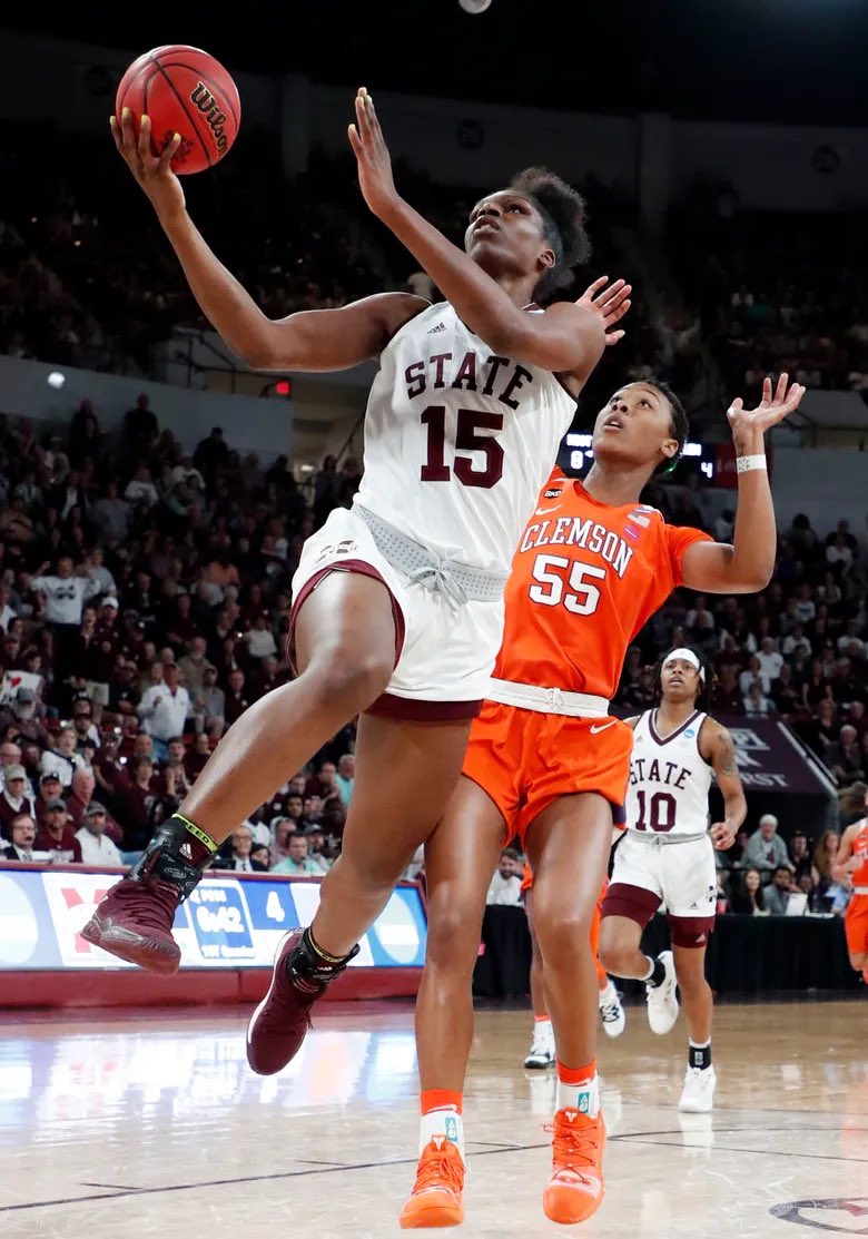 🤔Do you remember when?🤔 Our 2018 Naismith DPOY @Teaira_15 DOMINATED in the tournament vs Clemson🔥 - 30 PTS - 11 REBS - 6 BLKS McCowan is all @HailStateWBK’s all-time leader in rebounds‼️ #DPOYNaismith X #MarchMadness