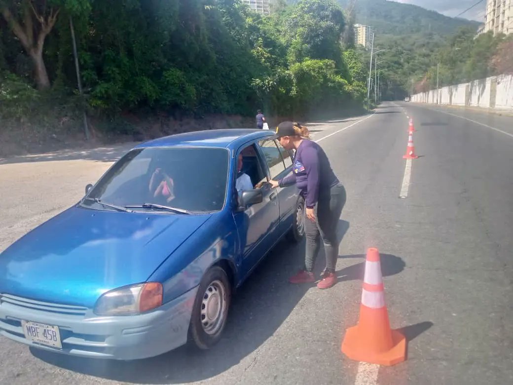 DPDLaGuaira2's tweet photo. #Hoy #27Mar la Dirección General de Prevención del Delito junto a funcionarios de la PNB y Guardias del Pueblo, se realizo punto de control preventivo.
#SemanaSantaDePaz
#DPDOficial
@DPDOficial
@edgar_arteaga86
@remigioceballos
@MijpVzla
@PalenciaEndes
@NicolasMaduro https://t.co/pkHQGNuUfO