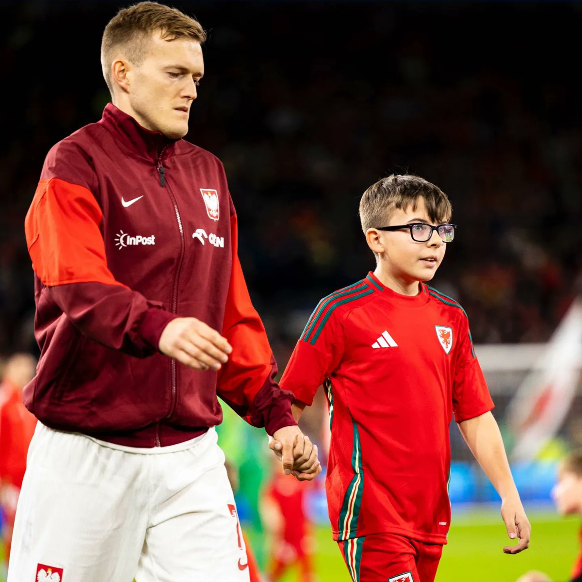GossC88's tweet photo. Riley had the privilege of being a mascot for the Wales football game last night 🏴󠁧󠁢󠁷󠁬󠁳󠁿⚽️

Unfortunately, it just wasn't Wales's night, but what a fantastic opportunity for him and an experience he will never forget ❤️ 

#TogetherStronger 🏴󠁧󠁢󠁷󠁬󠁳󠁿 https://t.co/WghbTJ8wv7