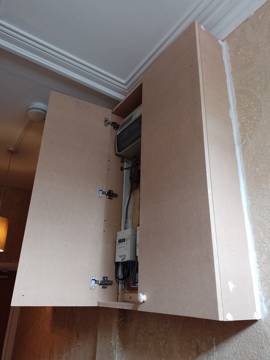 OllyPJ's tweet photo. Boxing in of electric meters in a communal hallway this week.
#boxingin #carpentry #opjcarpentry https://t.co/bK334QMFZO