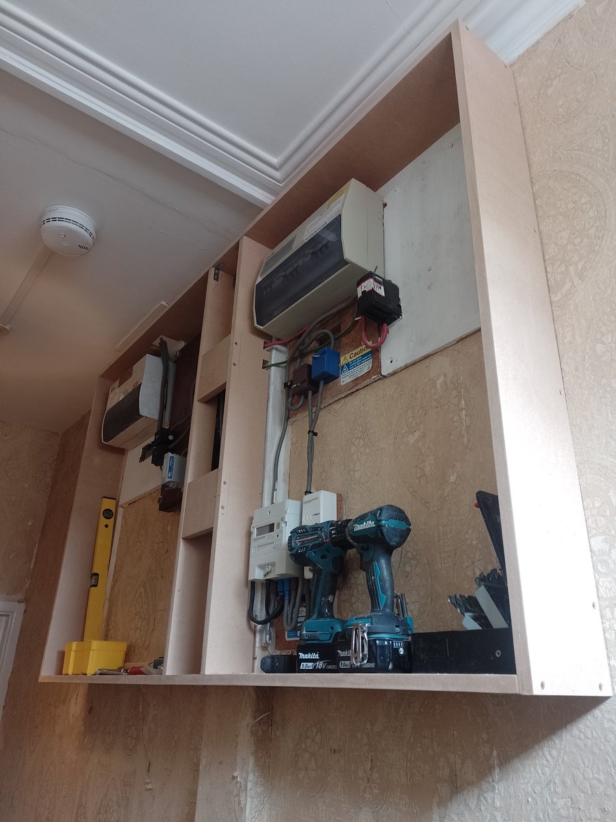OllyPJ's tweet photo. Boxing in of electric meters in a communal hallway this week.
#boxingin #carpentry #opjcarpentry https://t.co/bK334QMFZO