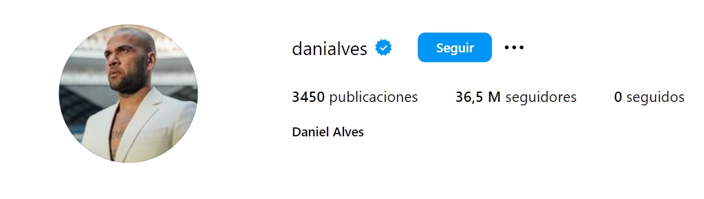 GearsCGO10's tweet photo. Dani Alves salió de la cárcel y nuevamente podemos verlo en Instagram, al menos ya sin ese círculo negro 🤯 https://t.co/Hev4tIysr9