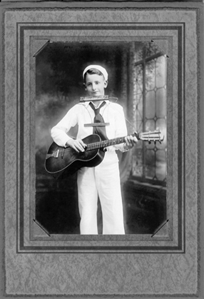 The beginning of the story.... #lespaul #inventor #inventorshalloffame #music #recording #multitrack #soundonsound #sound #guitar #musician #guitarist #guitar #guitarplayer #howitstarted #TheStory #smartkids #photooftheday2024 #photooftheday #history