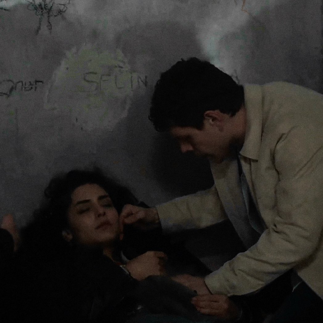 minervaaxeditss's tweet photo. Yamlaz reunited, but all i could see was how Cesur kept caressing Asi’s face and checking her wound. Asi and Cesur relationship is very special to me 🤧🤍 #AsCes https://t.co/SvKsMCJ4Td