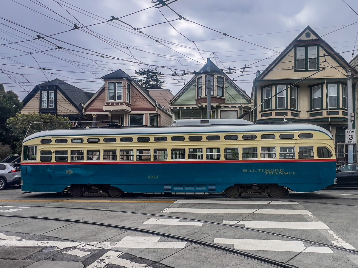 talesoftherails's tweet photo. #viewsfrommysatelliteoffice
@sfmta_muni #Fmarket PCC Car 1063 seen in the Baltimore tribute scheme @sfmsr @munidiaries #sanfrancisco #streetsofSF #iphonephotography #PCC #streetcar #sfmuni https://t.co/tZiFuyyJaM