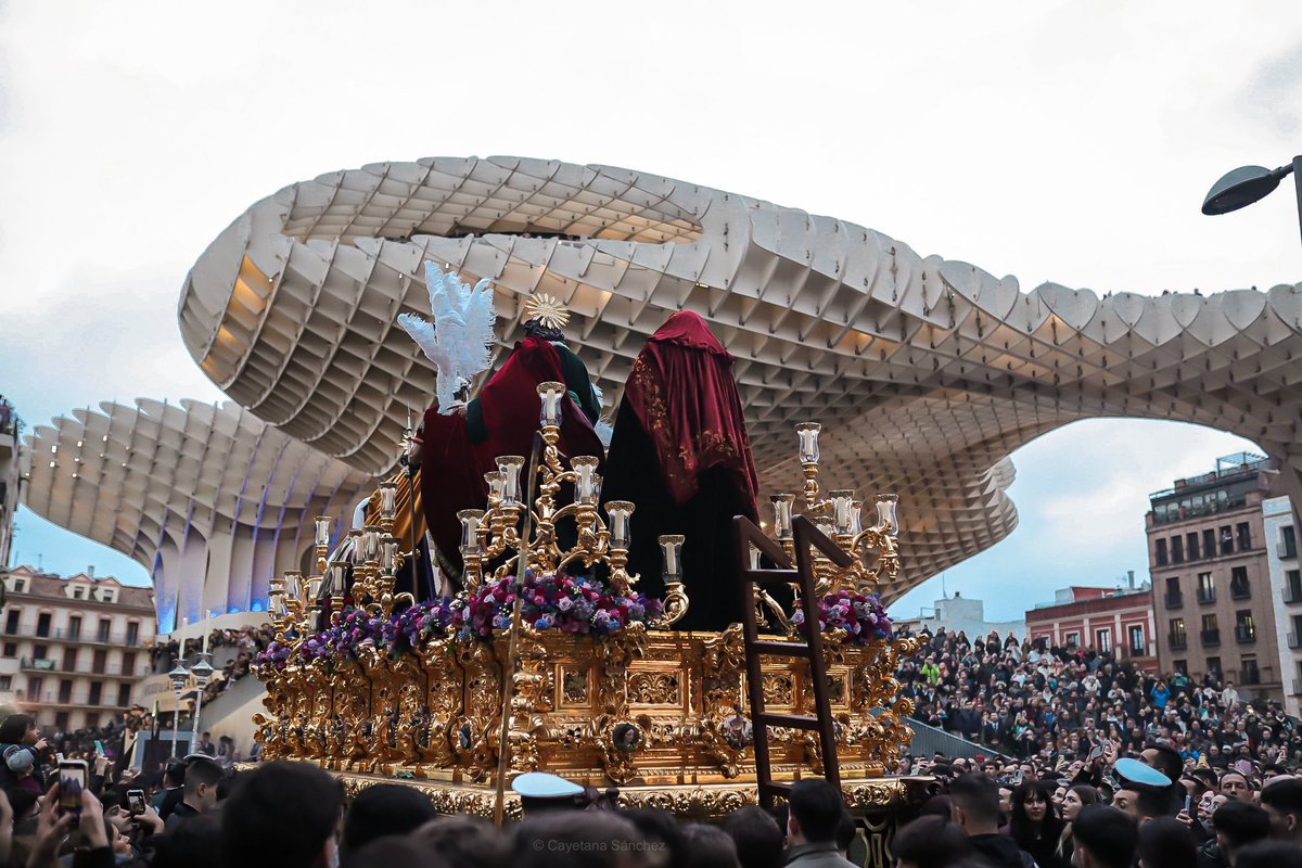 cayetanasb's tweet photo. @Hdad_del_Carmen en la Plaza de la Encarnación.
📸 Cayetana Sánchez
@csbfotografia 
 #SSantaSevilla24 https://t.co/vcpMm5J36g