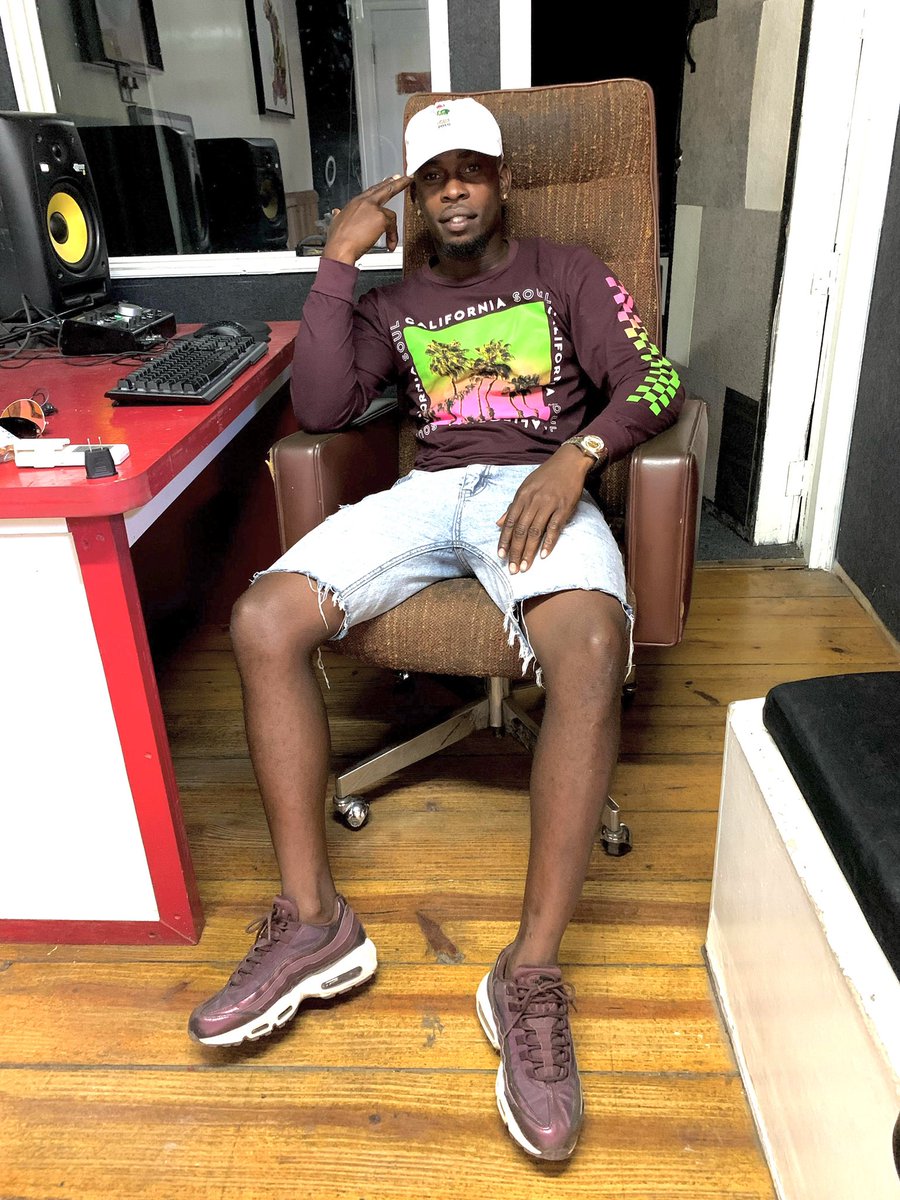 tradlamusic's tweet photo. Greatness inna the making https://t.co/aCdLivZeuY