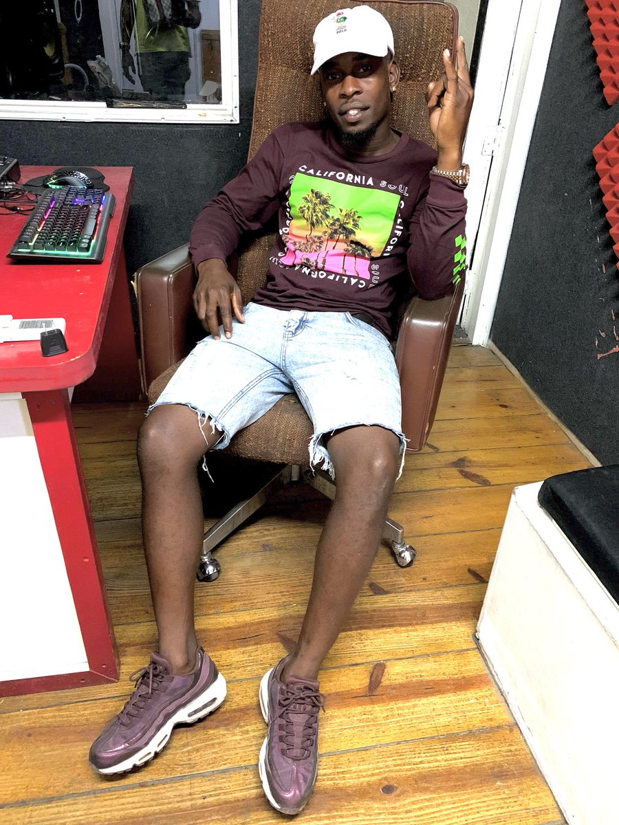 tradlamusic's tweet photo. Greatness inna the making https://t.co/aCdLivZeuY
