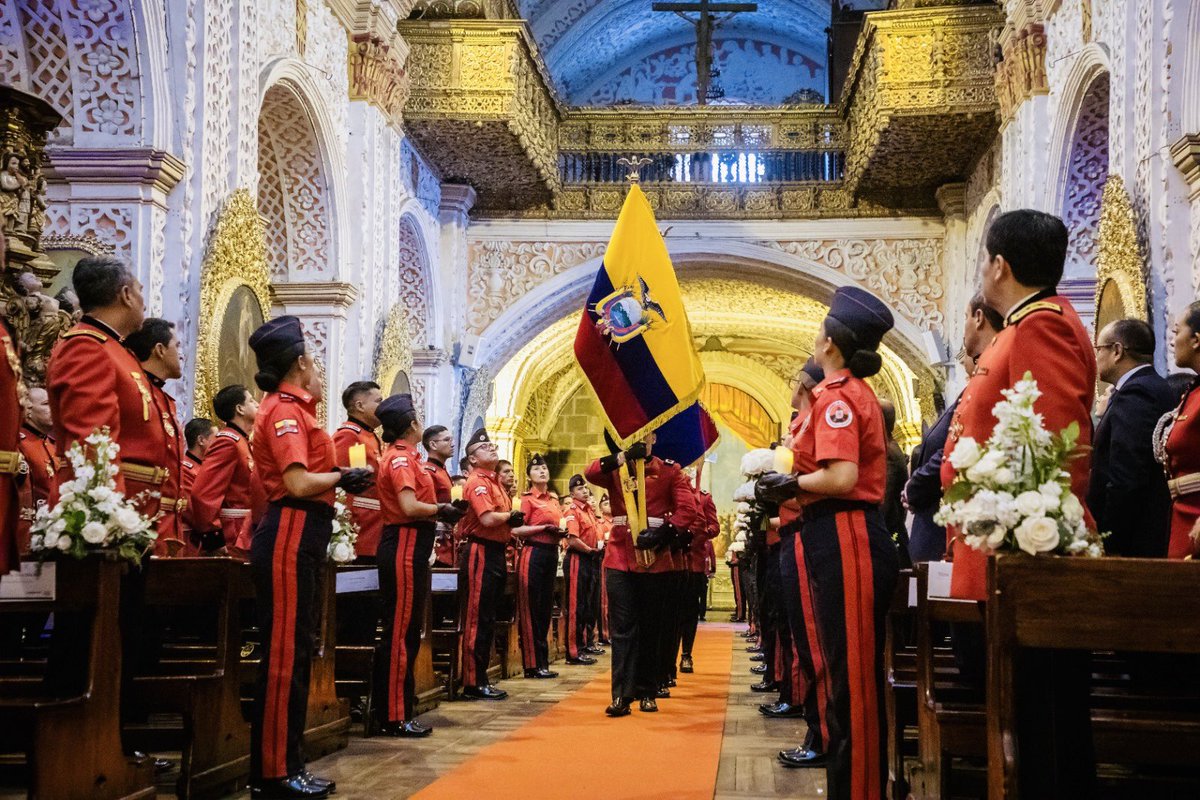 ECardenasVarela's tweet photo. En el marco de nuestro aniversario, realizamos nuestra Misa de Acción de Gracias, en donde renovamos el compromiso de servicio hacia la ciudad y fortalecemos nuestro espíritu y corazón, para seguir cumpliendo nuestra labor con amor y vocación.

#BomberosQuito
#80AñosSalvandoVidas https://t.co/EFgIQD6ymQ